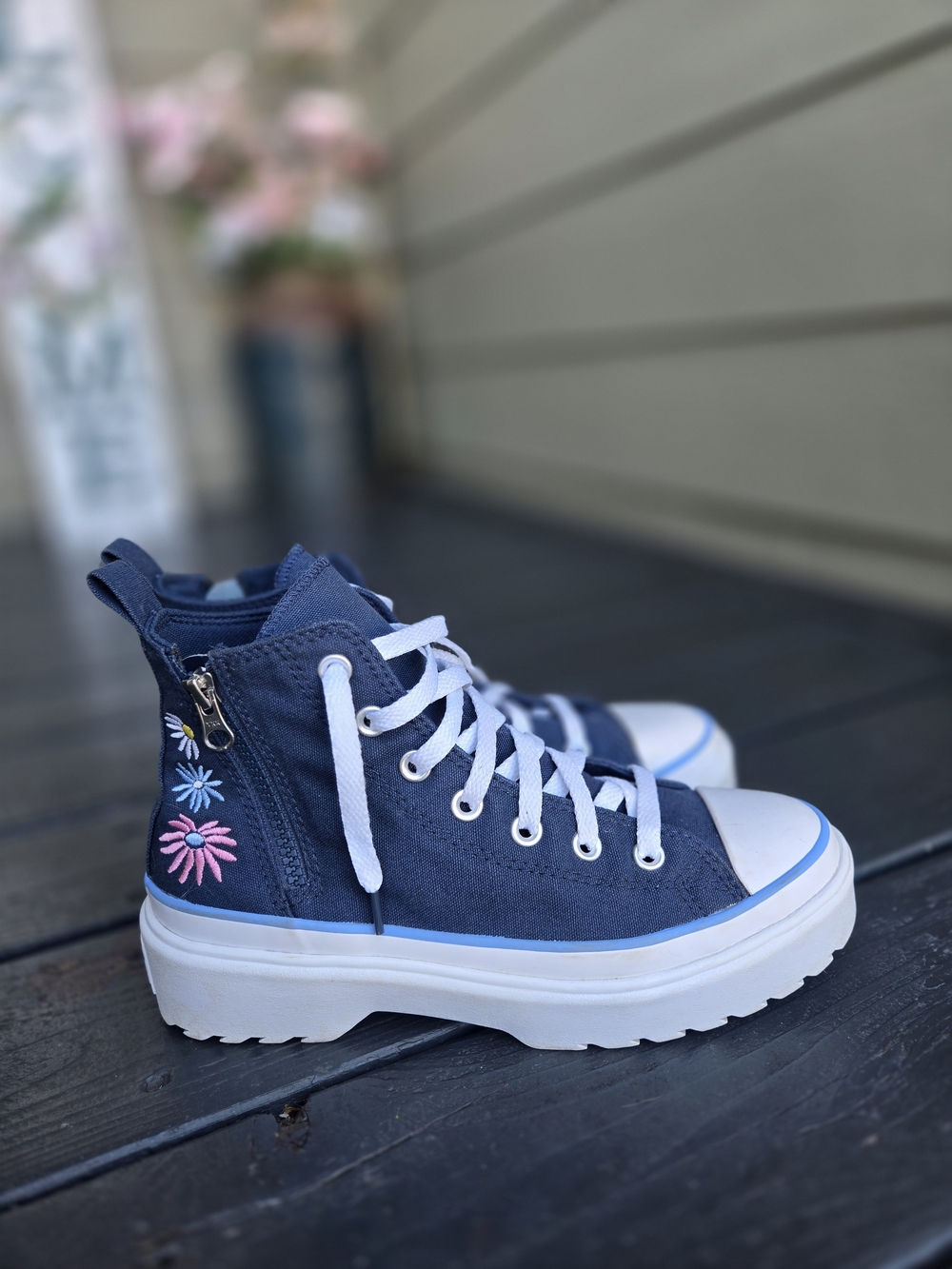 Chuck Taylor All Star Lugged Lift Platform Big Kid - Picture 2 of 13